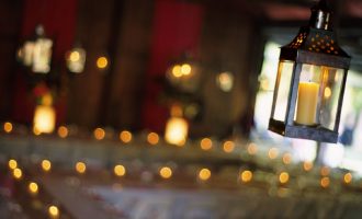 3_gallery-image-table-hanging-lantern-adelaide-event-management